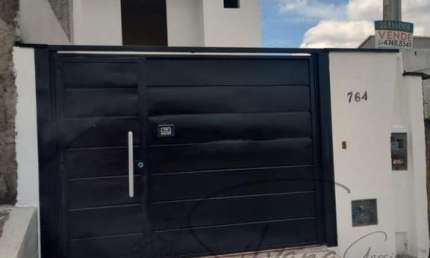 Sobrado á venda com 3 dormitorios sendo 1 súite com 125m² Bairro Jardim Cambuci / jundiapeba Mogi das Cruzes 