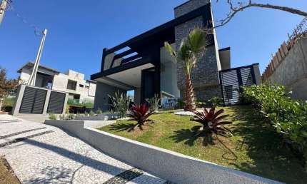CASA TERREA Á VENDA NO CONDOMINIO GRANJA ANITA COM TERRENO DE 360 M² E 4 SUITES COM ARMARIOS / MOGI DAS CRUZES SP