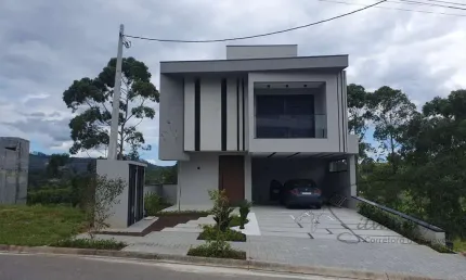 Casa mobiliada com piscina e vista para a reserva no aruã brisas  3 suítes e 332,60m² cidade parquelandia mogi das cruzes / sp