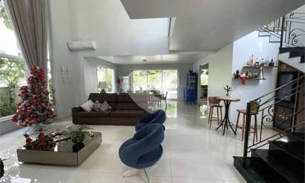 Condomínio com 4 quartos para locação em Monte Alegre - SP
