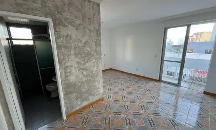 Apartamento de 1 dormitório, sacada, vista livre, 1 vaga de garagem
