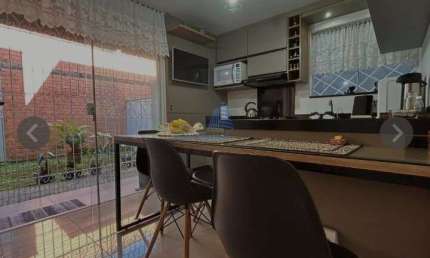 Casa com 2 suítes, 2 pavimentos, nova, TODA MOBILIADA