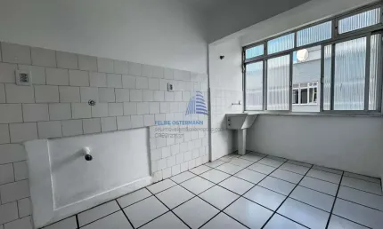Apartamento Padrão de 2 dormitórios, bom de sol, ventilado e iluminado, 1 vaga de garagem- Trindade/Fpolis
