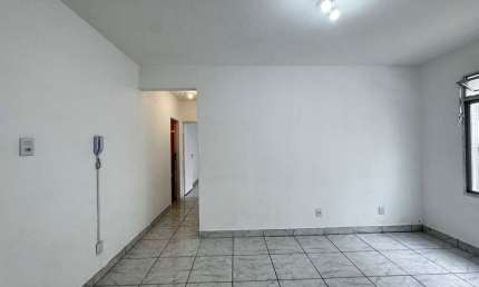 Apartamento Padrão de 2 dormitórios, bom de sol, ventilado e iluminado, 1 vaga de garagem- Trindade/Fpolis