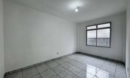 Apartamento Padrão de 2 dormitórios, bom de sol, ventilado e iluminado, 1 vaga de garagem- Trindade/Fpolis