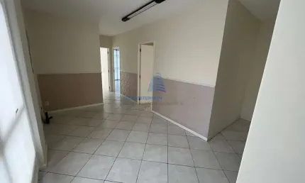 Sala comercial em centro, direto com proprietátio, florianópolis/sc, 3 ambientes, hall de recepção, copa, depósito e banheiro, com 67 m2 privativos! aluguel direto com proprietário