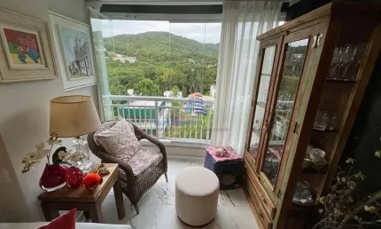 Apartamento de 3 dormitórios, todo reformado e mobiliado, bairro itacorubi