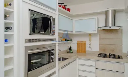 Apartamento de frente 3 dormitórios, suíte, sacada, ventilação cruzada, Florianópolis/SC