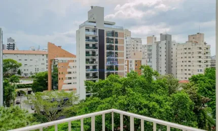 Apartamento de frente 3 dormitórios, suíte, sacada, ventilação cruzada, florianópolis/sc