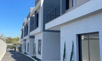 Sobrado em condomínio novo e pronto para morar bairro bacacheri