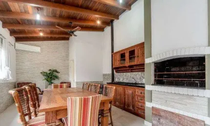 Casa com 3 quartos à venda na Rua Manauê, 172, Vila Assunção, Porto Alegre