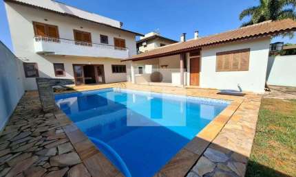 Casa a venda no San Conrado em Sousas 3 suítes, espaço gourmet e piscina. 455m2 de terreno e 101m2 de construção.