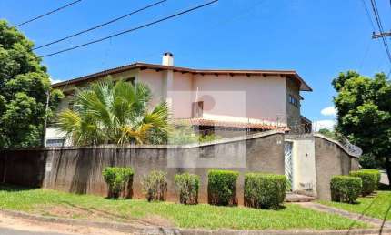 Casa a venda em Sousas 5 quartos 718m2 de terreno - 4 salas - 6 vagas de garagem - Sousas - Campinas - SP