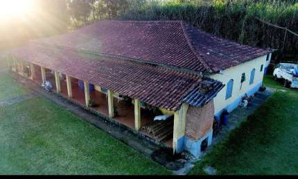 Chácara / sítio com 6 quartos à venda em Santa Ifigênia, São Paulo  por R$ 980.000