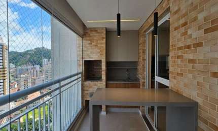 Imperdível no Gonzaga: Apartamento Finamente Decorado por Arquiteto, em Santos.