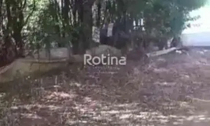 Terreno à venda na Rua Guaracy Busmayer, --, Morada Nova, Uberlândia