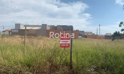 Ótimo terreno, plano, lado sombra, localização privilegiada no loteamento New Golden Ville.