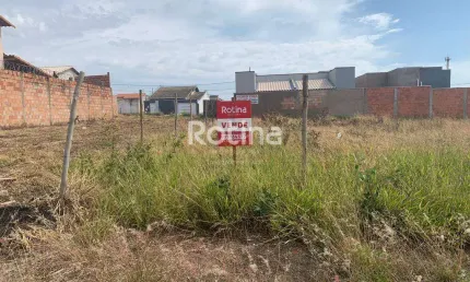 Ótimo terreno, plano, sol da manhã, localização privilegiada no loteamento New Golden Ville.