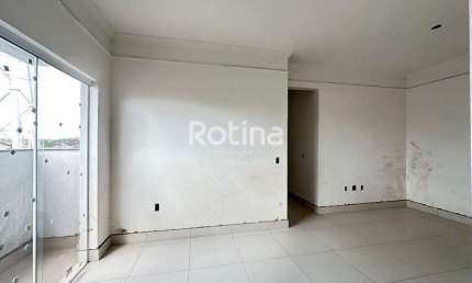 Apto no Santa Mônica, acabamento de primeira, elevador, 2quartos(suíte) ótima localização.