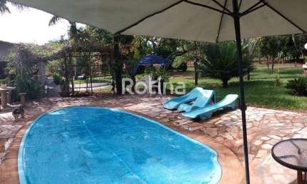 Chacara à venda, 3 quartos, Jockey Camping - Uberlândia/MG - Rotina Imobiliária