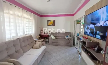 Casa à venda, 3 quartos, Segismundo Pereira - Uberlândia/MG - Rotina Imobiliária