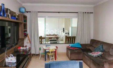 Casa com 3 quartos à venda na Avenida Alexi Abrahão, --, Nova Uberlândia, Uberlândia