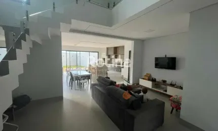 Casa em condomínio fechado com 4 quartos à venda na Avenida Manuel Lucio, --, Alto Umuarama, Uberlândia