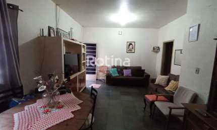 Casa à venda, 3 quartos, Osvaldo Rezende - Uberlândia/MG - Rotina Imobiliária