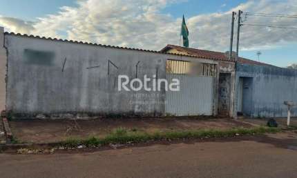 Terreno à venda na Rua Lauro Teixeira, --, Conjunto Segismundo Pereira, Uberlândia