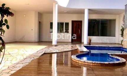 Casa com 3 quartos à venda na Avenida Platina, --, Dona Zulmira, Uberlândia