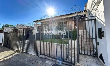 Casa à venda, 3 quartos, Santa Mônica - Uberlândia/MG - Rotina Imobiliária