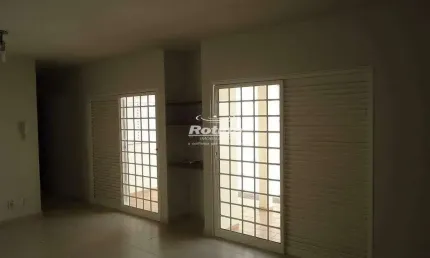Casa à venda, 3 quartos, Presidente Roosevelt - Uberlândia/MG - Rotina Imobiliária