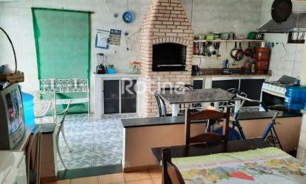 Casa à venda, 4 quartos, Santa Mônica - Uberlândia/MG - Rotina Imobiliária