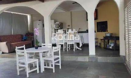 Casa à venda, 4 quartos, Umuarama - Uberlândia/MG - Rotina Imobiliária