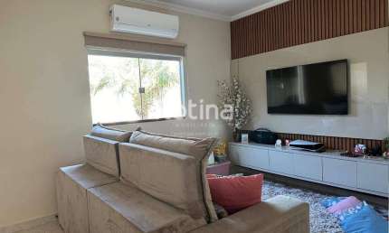 Casa à venda, 3 quartos, Jardim Holanda - Uberlândia/MG - Rotina Imobiliária