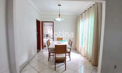Casa à venda, 4 quartos, Segismundo Pereira - Uberlândia/MG - Rotina Imobiliária