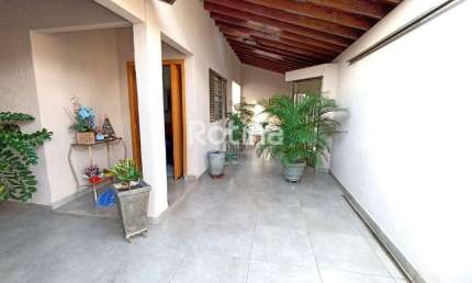 Casa à venda, 3 quartos, Santa Mônica - Uberlândia/MG - Rotina Imobiliária
