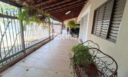 Casa à venda, 3 quartos, Santa Mônica - Uberlândia/MG - Rotina Imobiliária