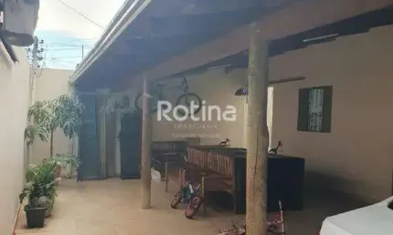 Casa com 3 quartos à venda na Rua Ademar Borges dos Santos, --, Chácaras Tubalina e Quartel, Uberlândia