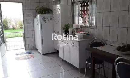 Casa à venda, 3 quartos, Centro - Uberlândia/MG - Rotina Imobiliária