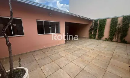 Casa à venda, 3 quartos, Umuarama - Uberlândia/MG - Rotina Imobiliária