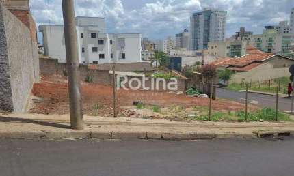 Terreno à venda na Rua Benjamim Monteiro, --, Tabajaras, Uberlândia