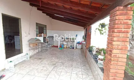 Casa à venda, 3 quartos, Segismundo Pereira - Uberlândia/MG - Rotina Imobiliária