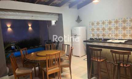 Casa com 3 quartos à venda na Rua Génova, --, Jardim Europa, Uberlândia