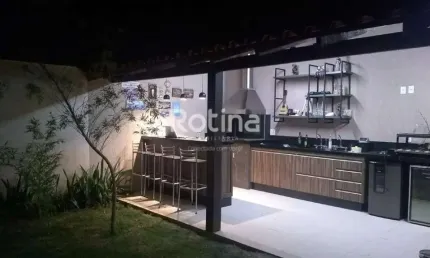 Casa à venda, 3 quartos, Laranjeiras - Uberlândia/MG - Rotina Imobiliária