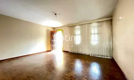 Casa disponível para venda no bairro Osvaldo Rezende em Uberlândia MG