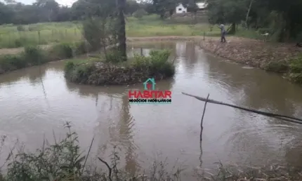 Lindo sítio com muita água corrente, Terreno com 4.500 metros.