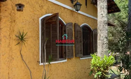 Sítio em Itatiaiuçu com 30.000 nm².  Linda casa com 04 quartos, 01 suíte, 02 banheiros.