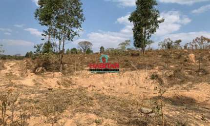 Terreno com excelente topografia em Itatiaiuçu/MG. Vende-se todo o terreno com 6.000 m² ou vende-se chácara com 1.500 m² (duas disponíveis).