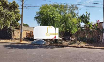 Terreno à venda na Avenida Carlos Francisco Martins, Parque das Hortências, Araraquara